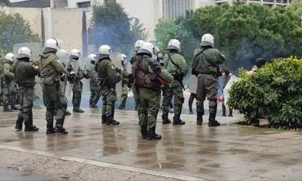 Θεσσαλονίκη: Επεισόδια μέσα στο ΑΠΘ με αντιεξουσιαστές και ΜΑΤ